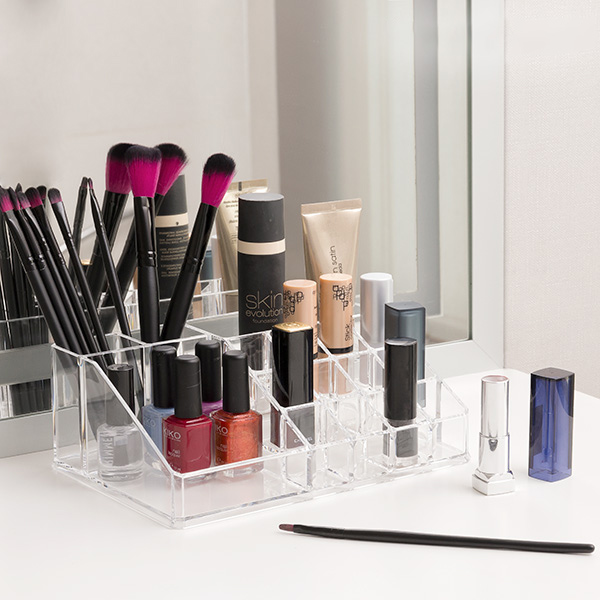 Akrüülist meigikorraldaja