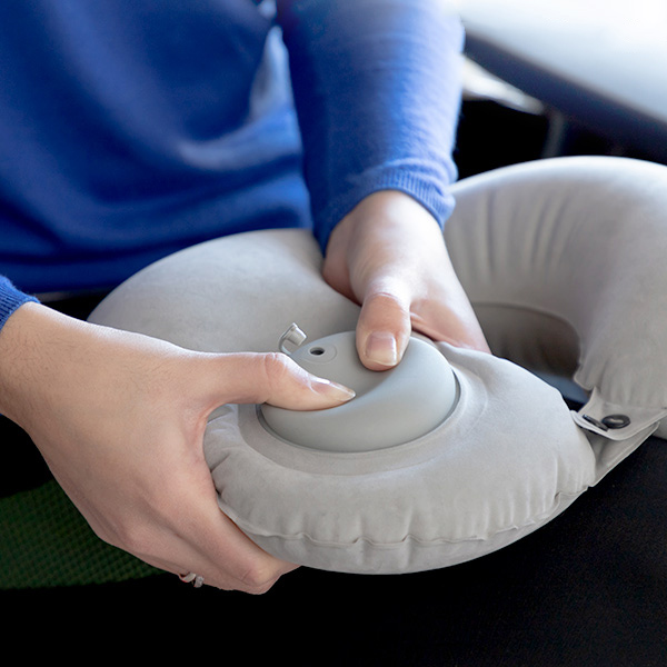 Ise täituv kaelapadi